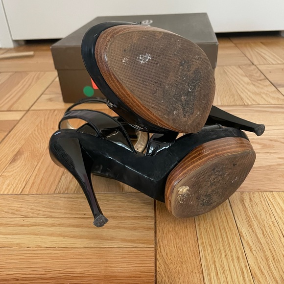 bebe Bacia Black Patent Leather High Heels with Brown Wood Platform - Picture 5 of 7